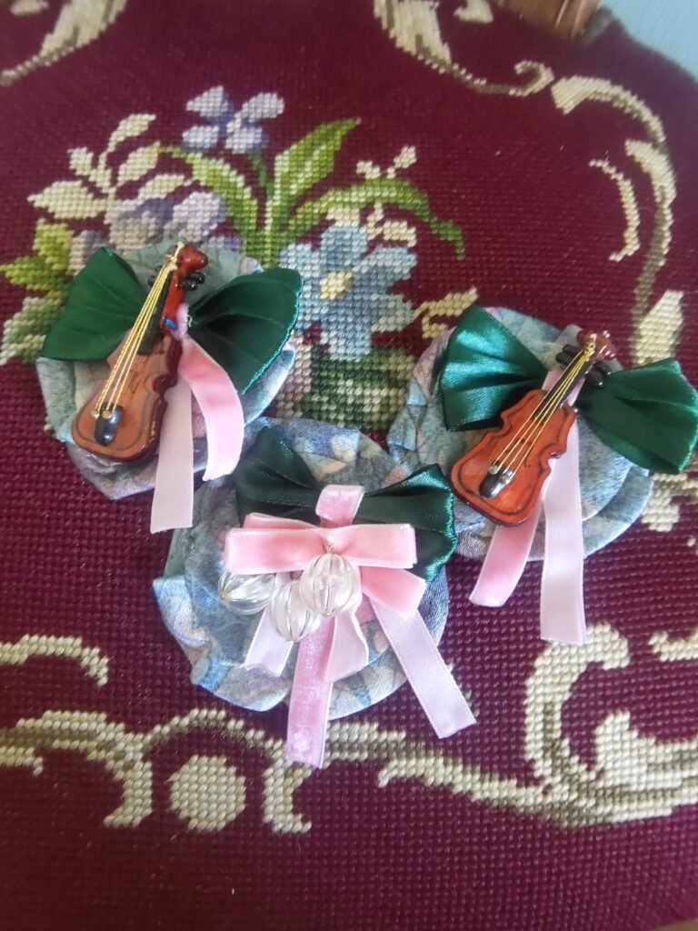 Vitral sound of a melody hair clip